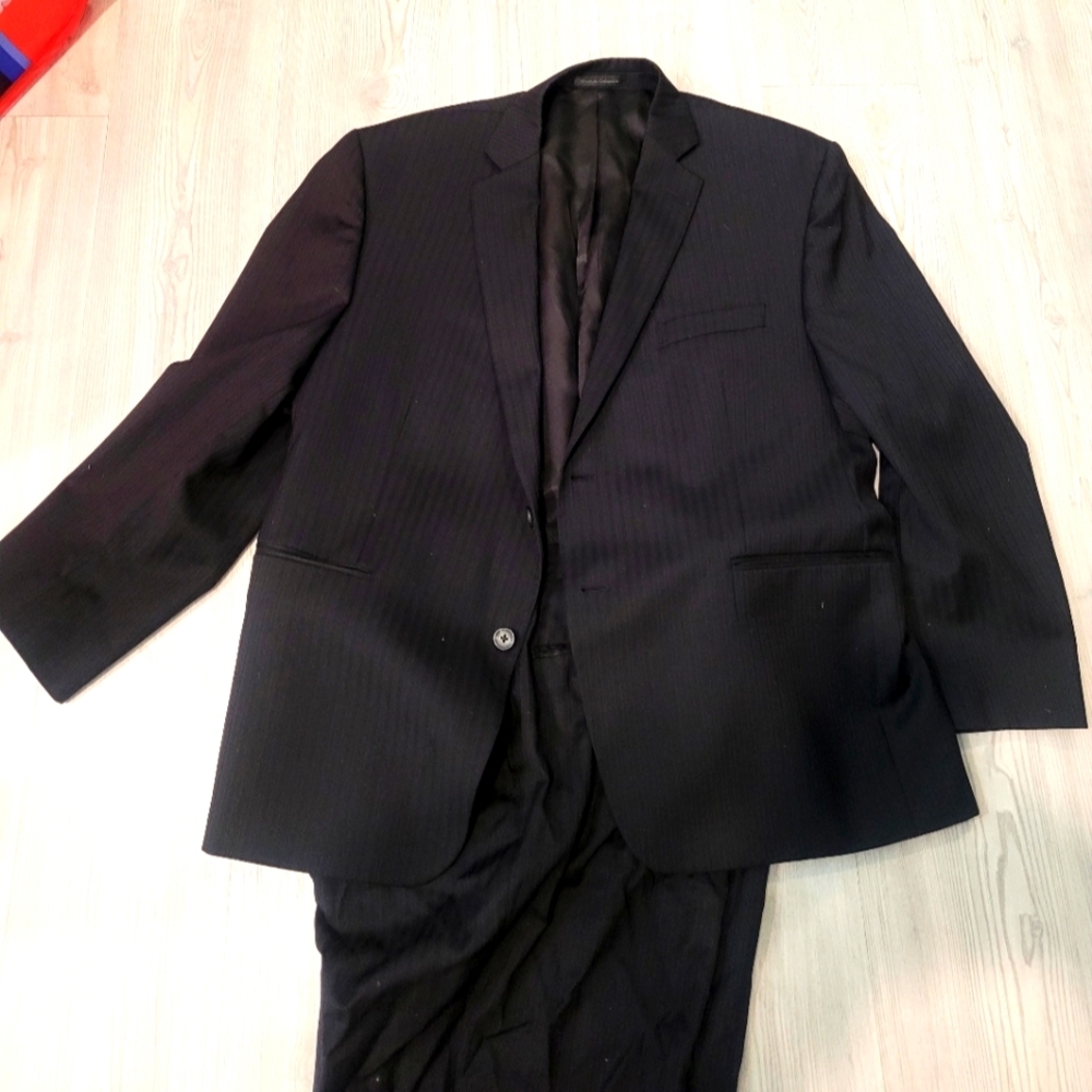 Izod men's suit size 46S .